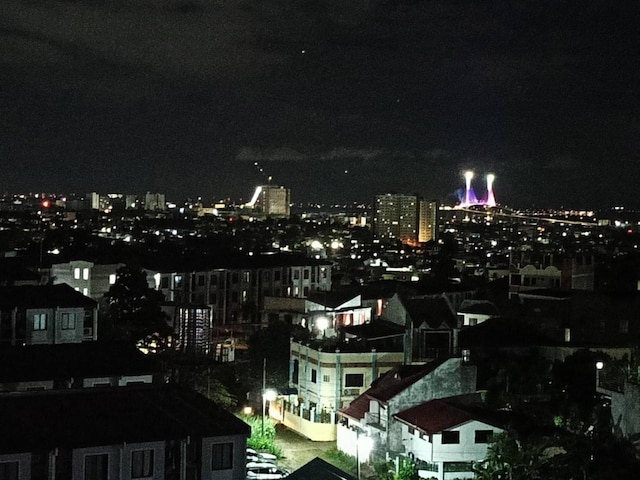 デカホームズコンドミニアムティサ ラバングン