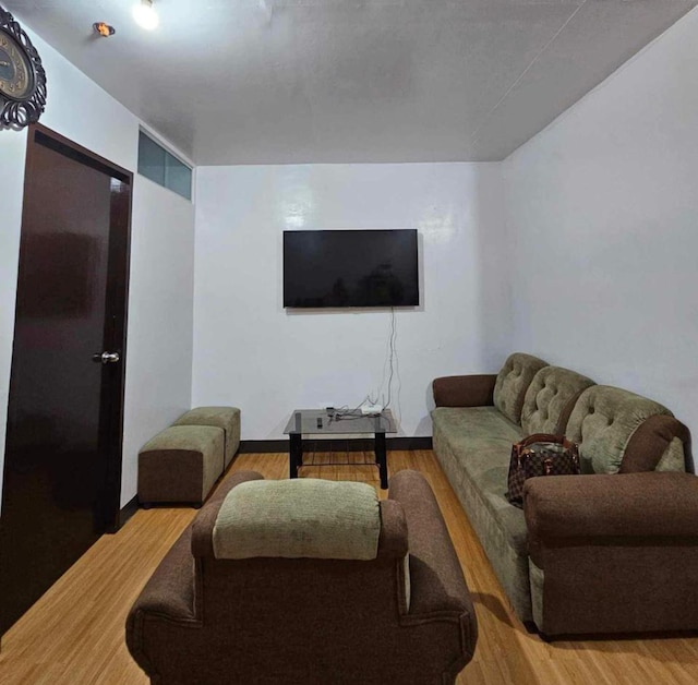 デカホームズコンドミニアムティサ ラバングン