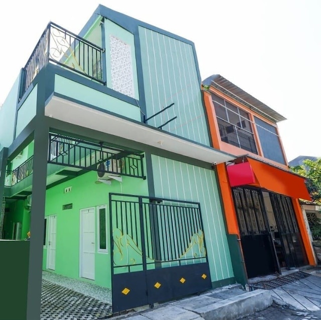 ココテルによるカリマヤ・レジデンス・シャリア1