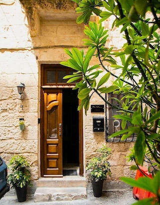 チャーミングセントラルタウンハウスinスリーマ