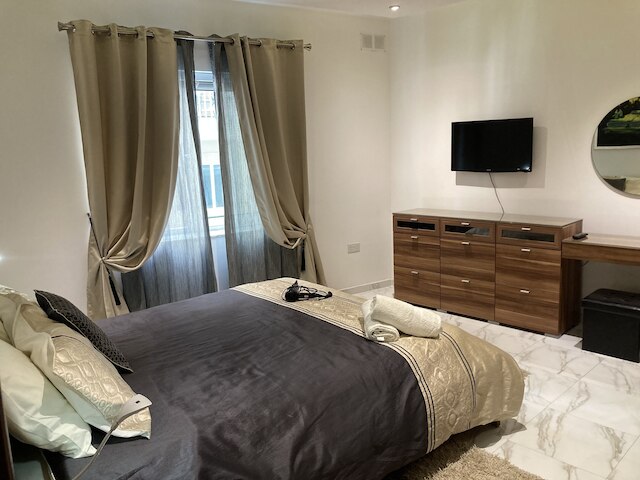 サイドシービュー3ベッドルームアパートメントスリーマ