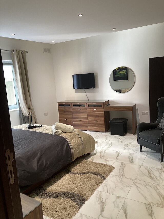 サイドシービュー3ベッドルームアパートメントスリーマ