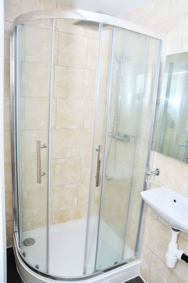 スタイリッシュな6ベッドのホーム