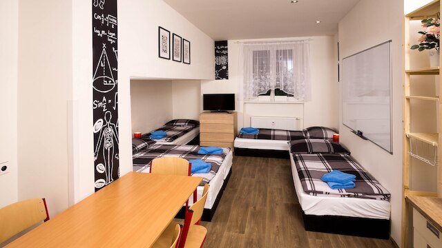 メトロ停留所Vyšehradのスクールアパート