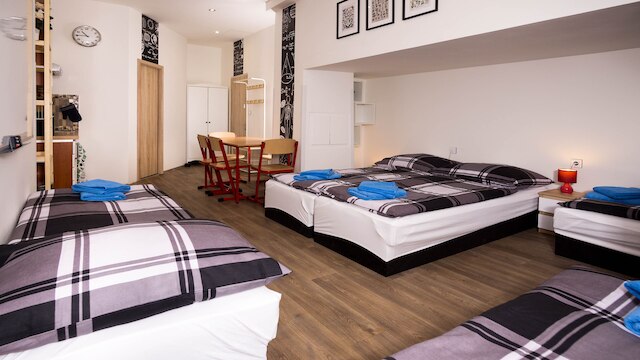 メトロ停留所Vyšehradのスクールアパート