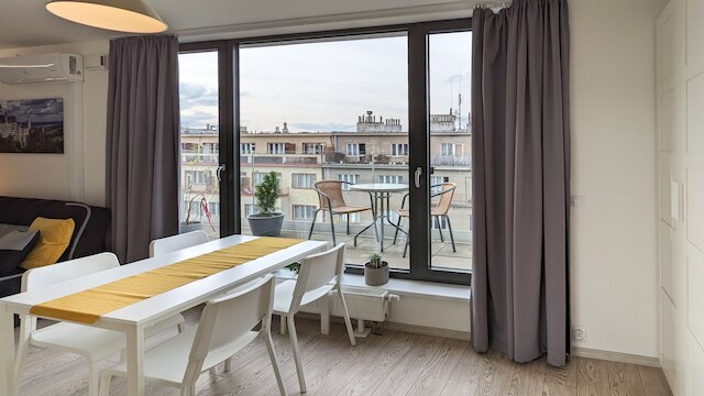 ビッグテラス付きコージーアパートメント - カーリン