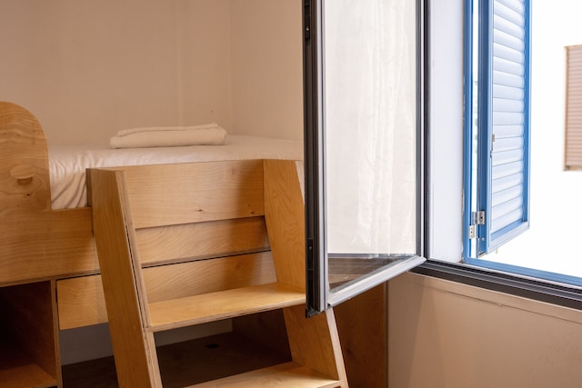 アレンビー・アーツィー・ステイ・バイ・シー・N'・レント