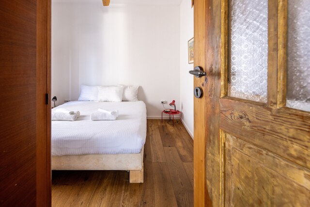 アレンビー・アーツィー・ステイ・バイ・シー・N'・レント