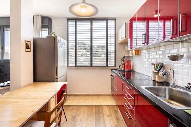 アレンビー・アーツィー・ステイ・バイ・シー・N'・レント