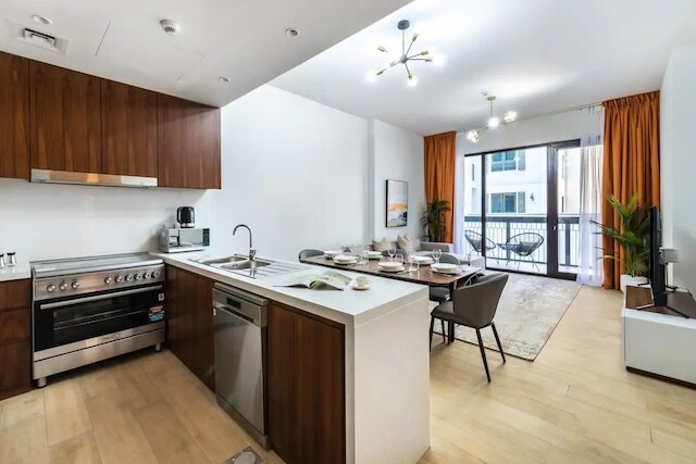 スタイリッシュ2BR in La Rive 2