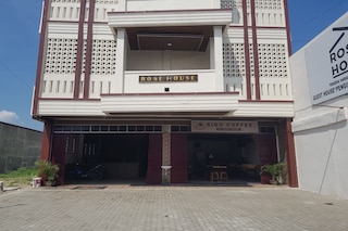 OYO 93709 ローズ・イン 2