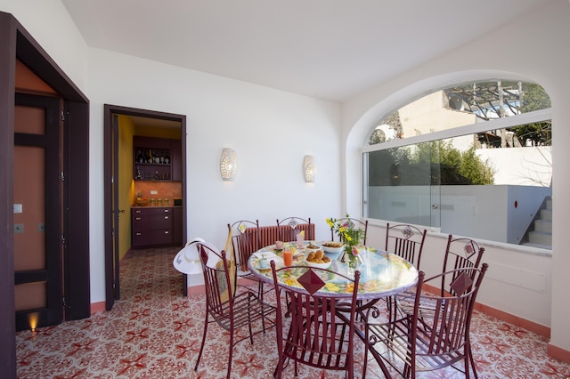 ヴィラ グル - エンチャントング ヴィラ オーバールッキング ザ シー