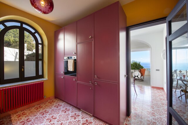 ヴィラ グル - エンチャントング ヴィラ オーバールッキング ザ シー