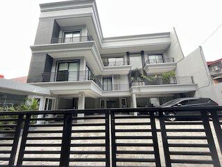 スーパー OYO 93721 ルパ ニア LRT ベロドローム 2 ラワマングン