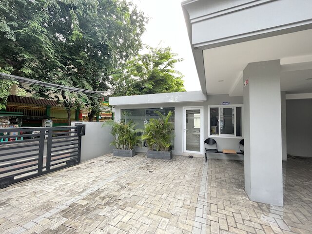 スーパー OYO 93721 ルパ ニア LRT ベロドローム 2 ラワマングン