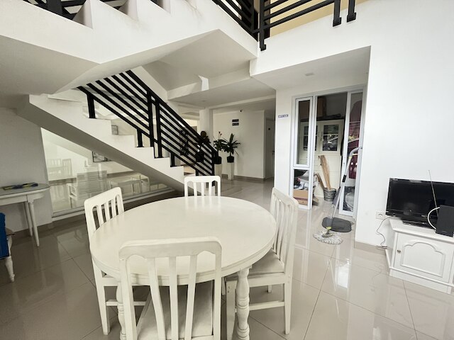 スーパー OYO 93721 ルパ ニア LRT ベロドローム 2 ラワマングン