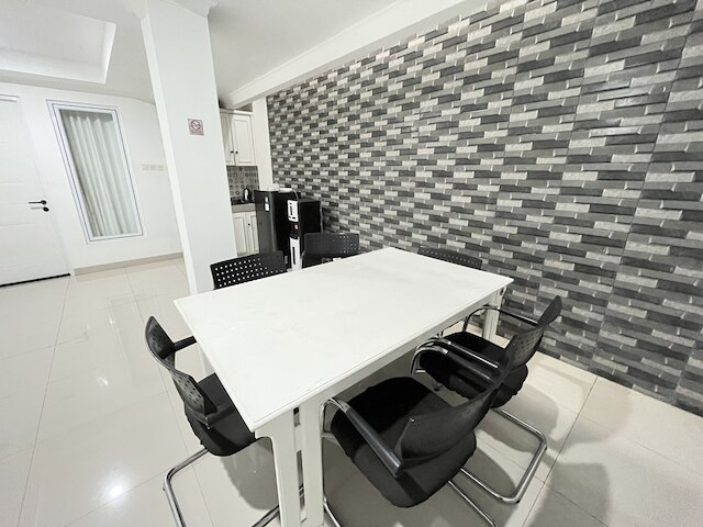 スーパー OYO 93721 ルパ ニア LRT ベロドローム 2 ラワマングン