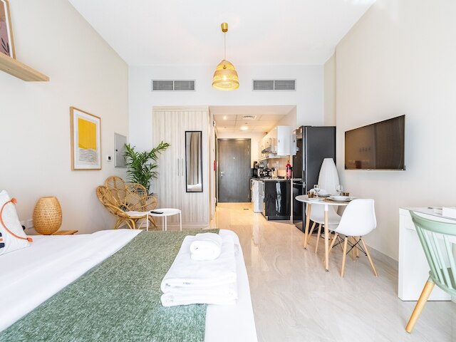 チャーミングスタジオエスケープウィズシティビュー