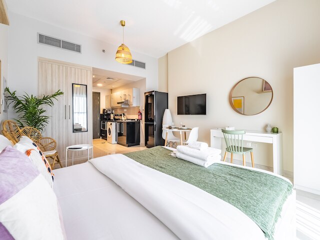 チャーミングスタジオエスケープウィズシティビュー