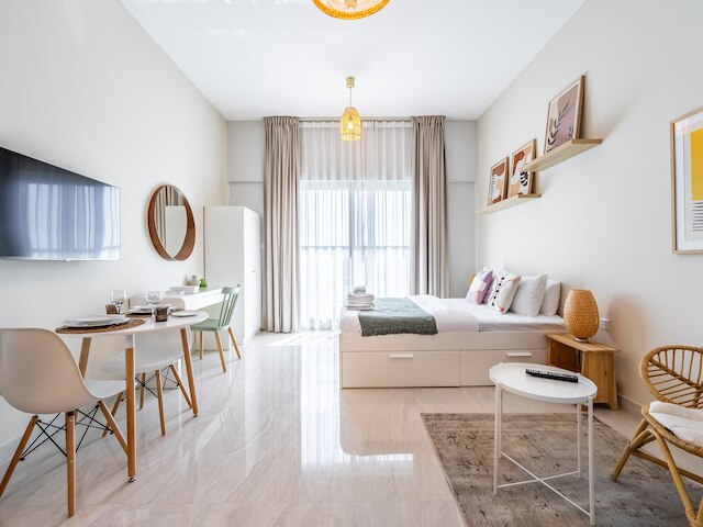 チャーミングスタジオエスケープウィズシティビュー