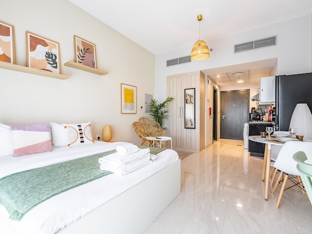 チャーミングスタジオエスケープウィズシティビュー