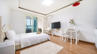 Ganghwa Nakjogaboineun spa Pension