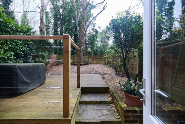 ザ・ウェスト・ケンジントン・ハイドアウト - 庭付きの居心地の良い2ベッドルームフラット