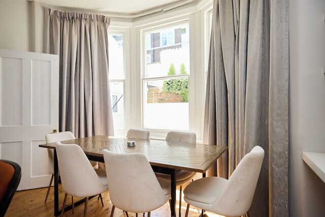 ザ・ウェスト・ケンジントン・ハイドアウト - 庭付きの居心地の良い2ベッドルームフラット