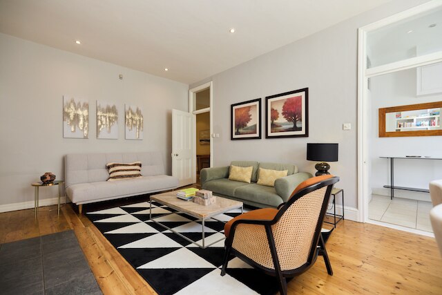 ザ・ウェスト・ケンジントン・ハイドアウト - 庭付きの居心地の良い2ベッドルームフラット