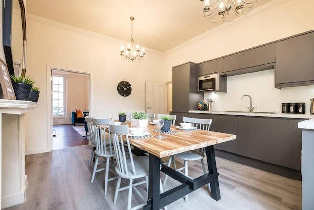 ホストアパートメンツザロドニータウンハウス