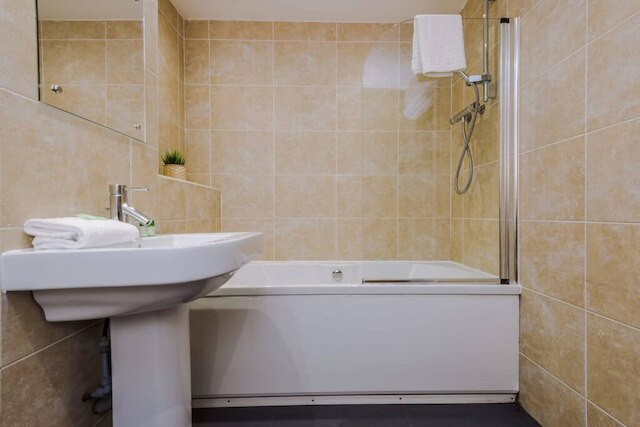 ホストアパートメンツナイトストリートプレイス