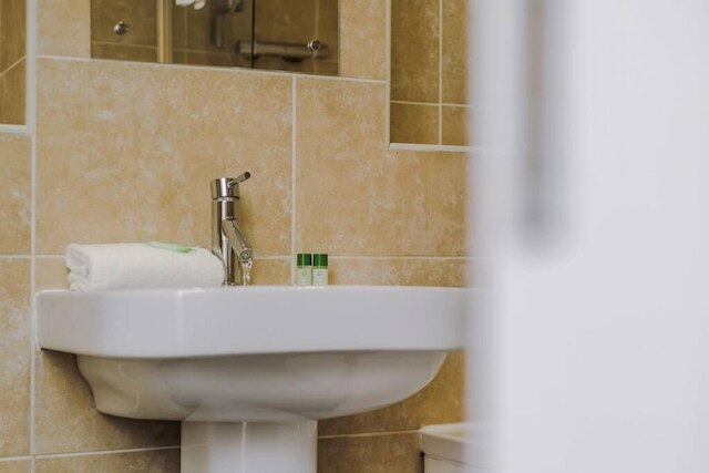 ホストアパートメンツナイトストリートプレイス