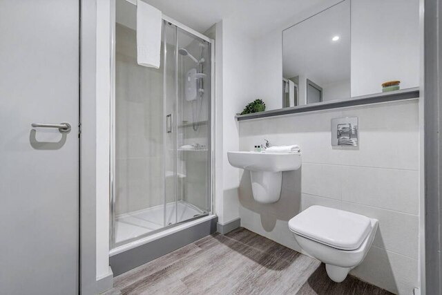 ホストアパートメント ザ ロスコーネスト