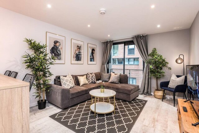 ホストアパートメンツバルチックバルコニーアパート