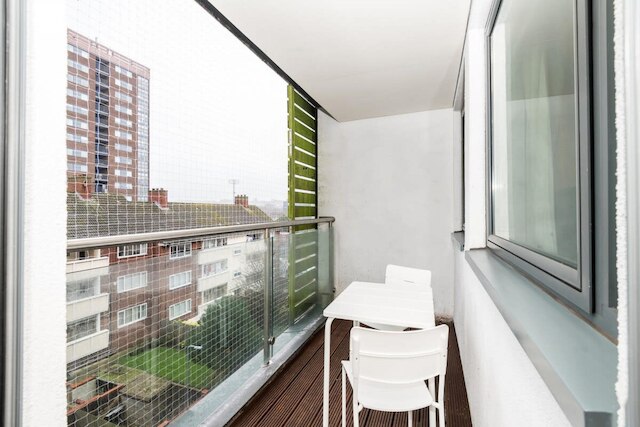 ホストアパートメンツスタンディッシュストリートリビング