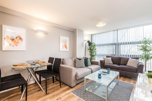 ホストアパートメンツスタンディッシュストリートリビング