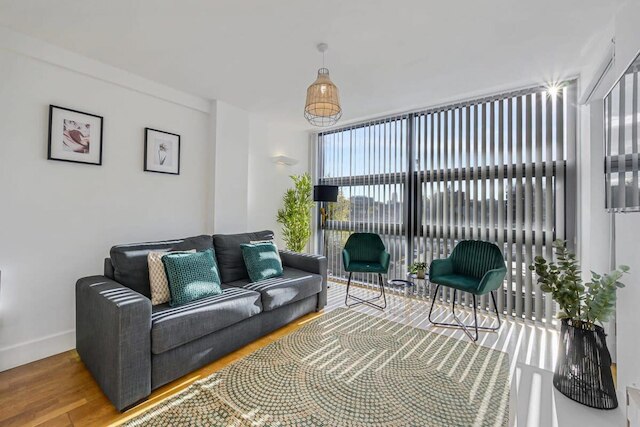 ホストアパートメンツスタンディッシュストリートアボード