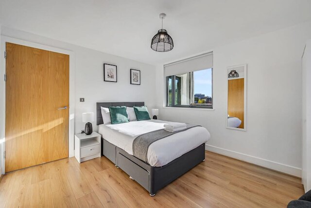 ホストアパートメンツスタンディッシュストリートアボード