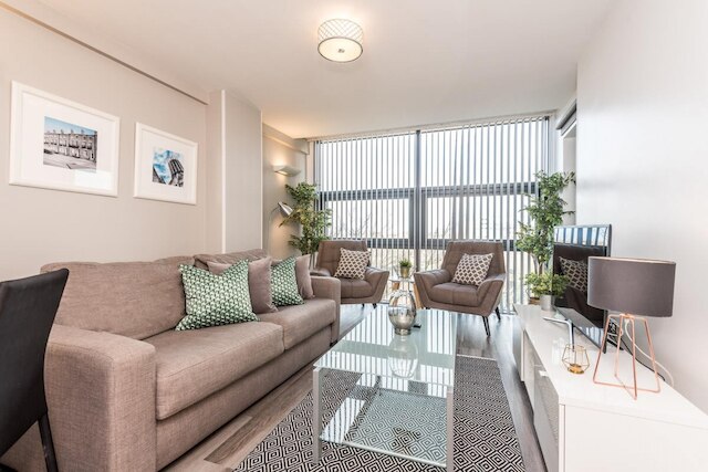 ホストアパートメンツスタンディッシュストリートプレイス