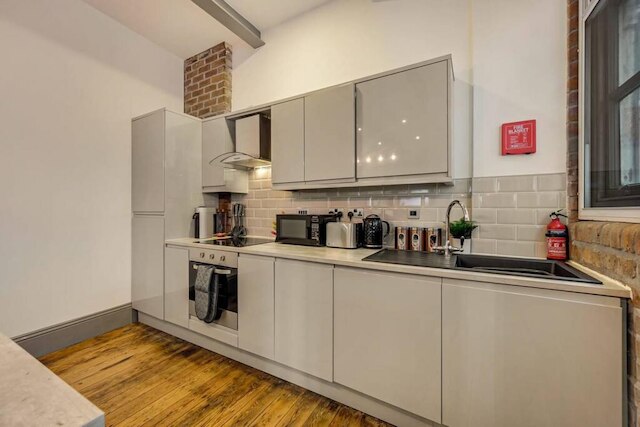 ホストアパートメンツ・バンズ・ウェアハウスII