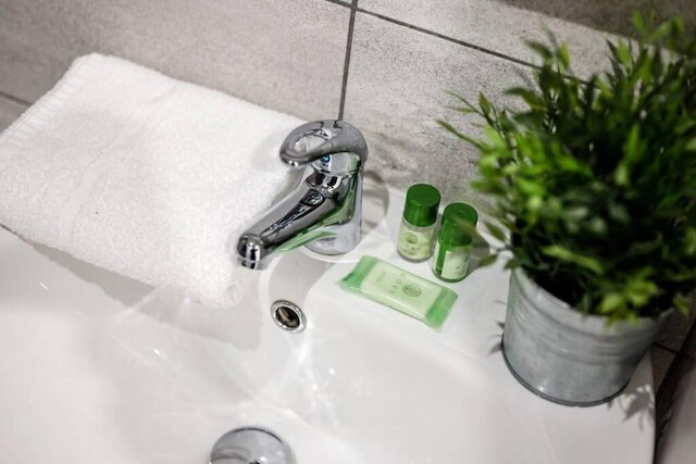 ホストアパートメンツ・ピカソの場所III