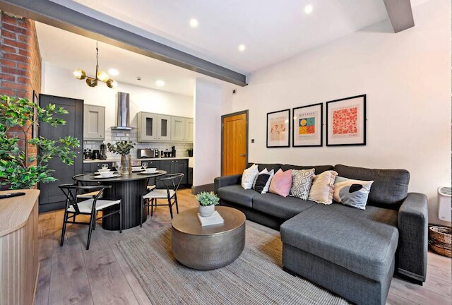 ホストステイ・バンズ・ウェアハウスIV