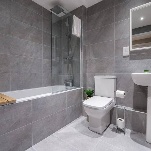 ホストアパートメンツデュークストリートアボード