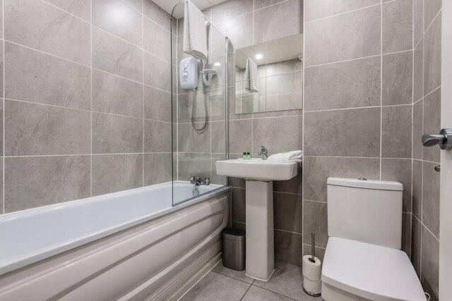 ホストアパートメンツキャサリンクォーターズIII