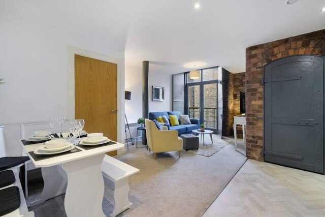 ホストアパートメンツヘンリーズハイダウェイ