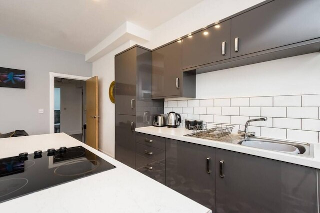 ホストアパートメンツザチャーチビュー