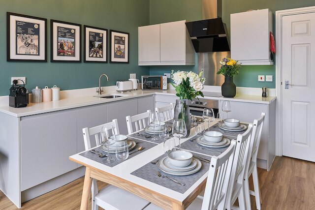 ホストアパートメンツザファルクナークオーターズII