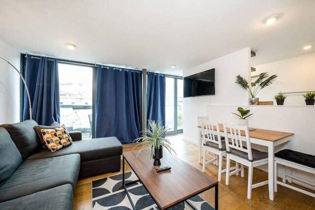 ホストアパートメンツプレストンズルーフトップアパート