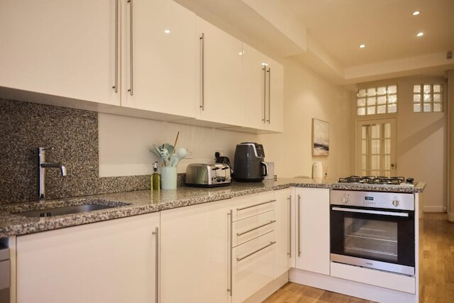 ウェストケンジントンハイドアウト - 庭付きの居心地の良い2ベッドルームフラット