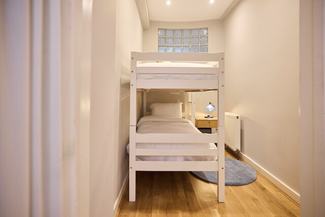 ウェストケンジントンハイドアウト - 庭付きの居心地の良い2ベッドルームフラット